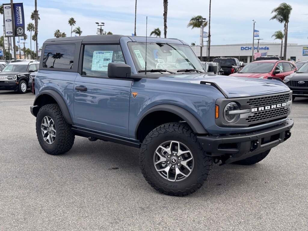 2024 Ford Bronco Badlands photo 2