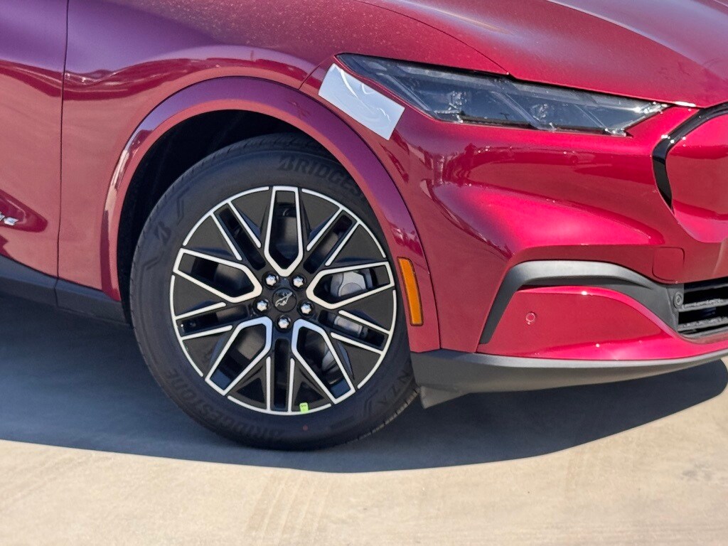 2025 Ford Mustang Mach-E Premium photo 4