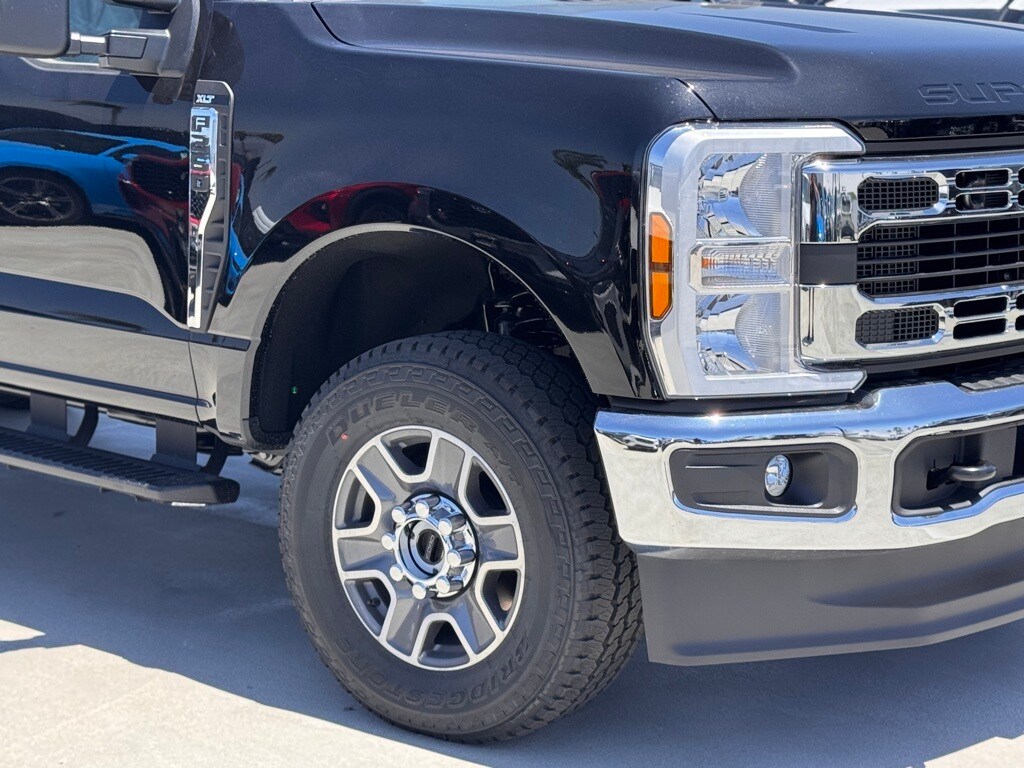 2025 Ford F-350 XLT photo 3