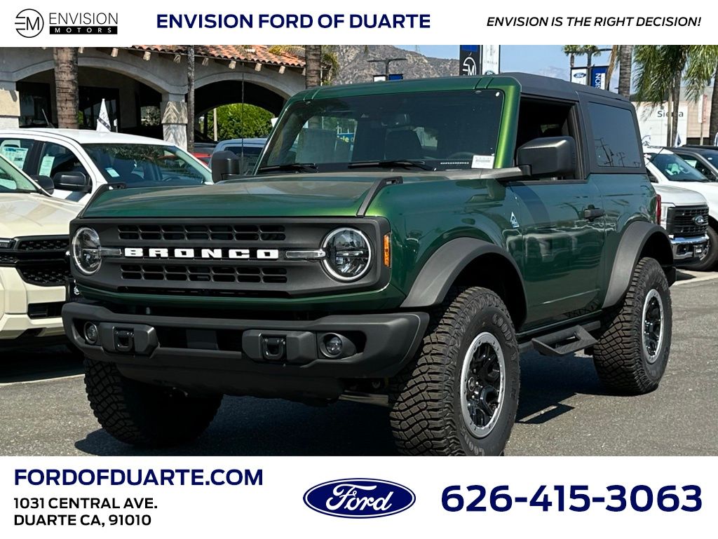 2024 Ford Bronco Black Diamond photo 3