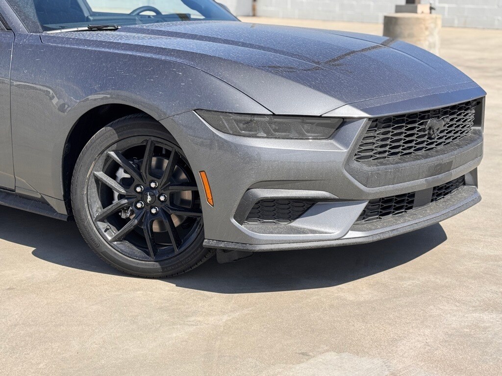 2025 Ford Mustang EcoBoost photo 3
