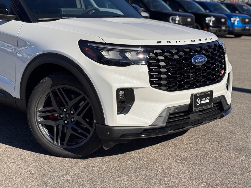 2026 Ford Explorer ST photo 3