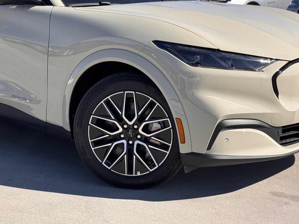 2025 Ford Mustang Mach-E Premium photo 4