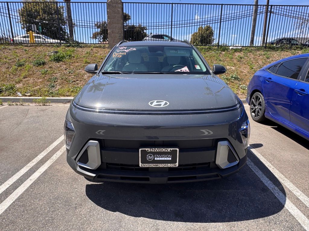 2025 Hyundai Kona SEL photo 2