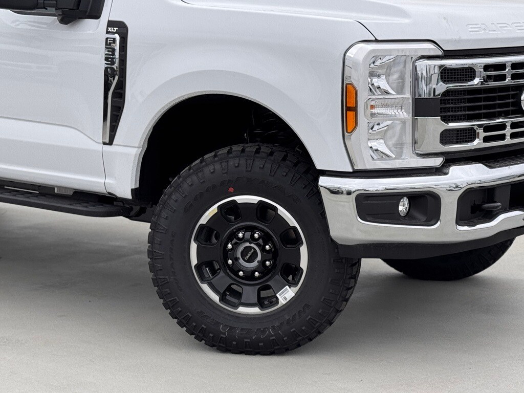 2025 Ford F-350 XLT photo 4