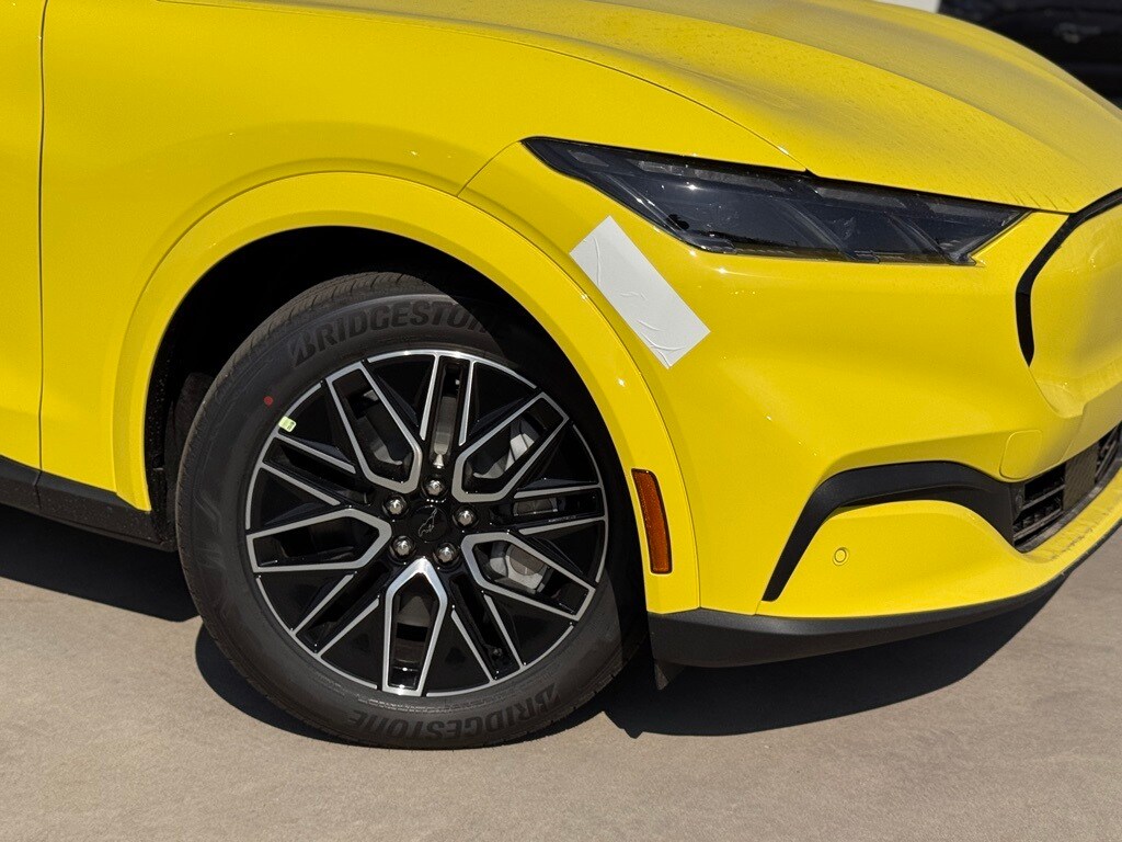 2025 Ford Mustang Mach-E Premium photo 3