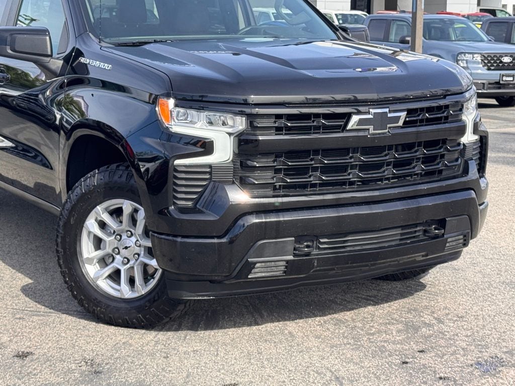 2022 Chevrolet Silverado 1500 RST photo 2