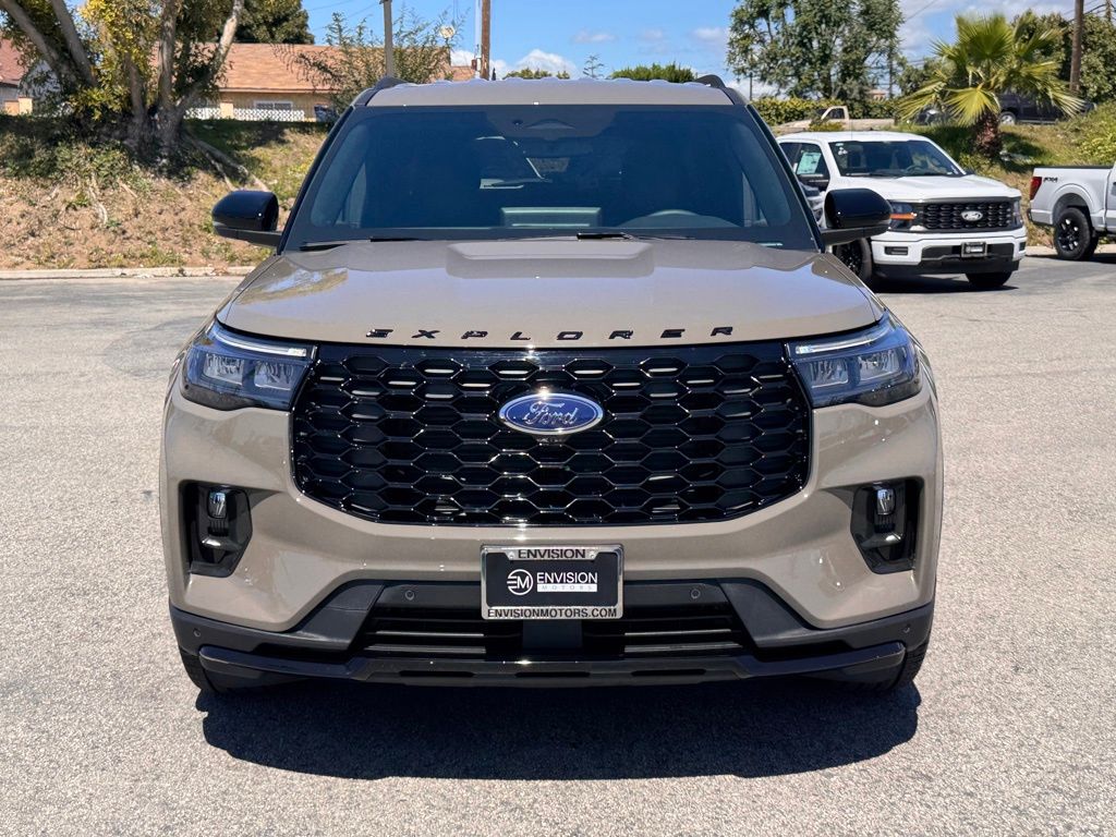 2026 Ford Explorer ST-Line photo 5