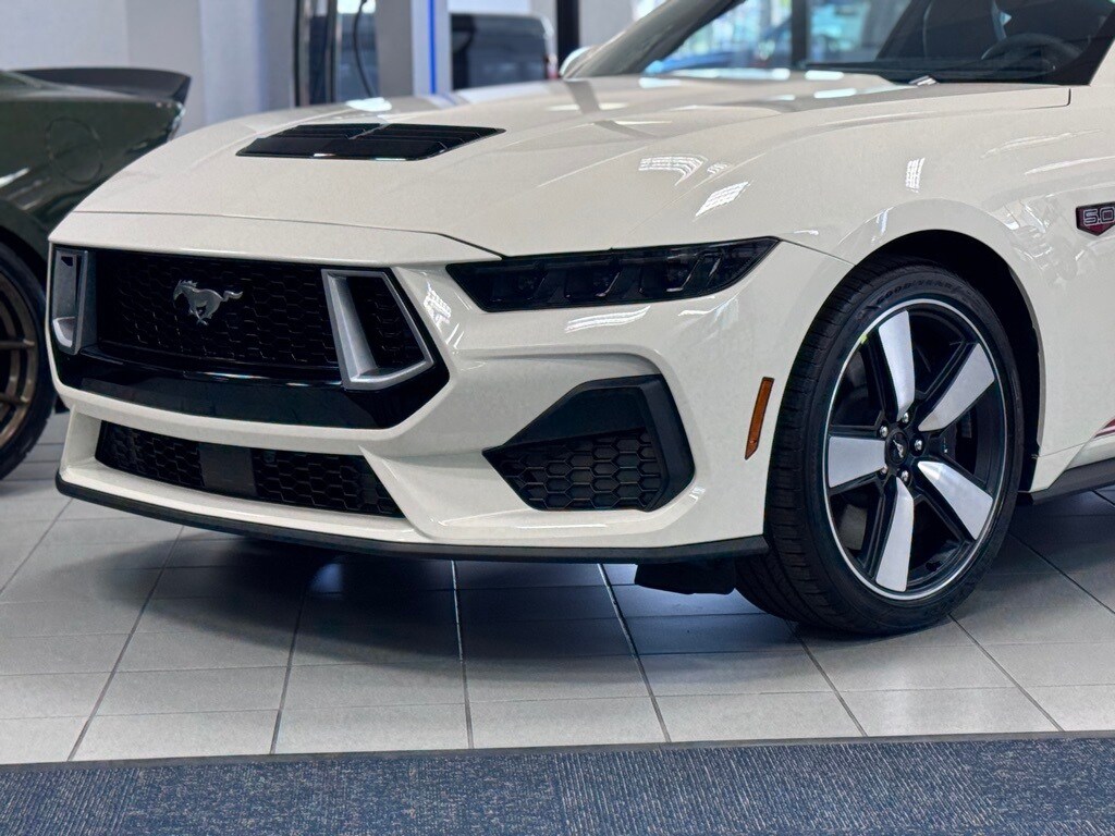 2025 Ford Mustang GT Premium photo 3