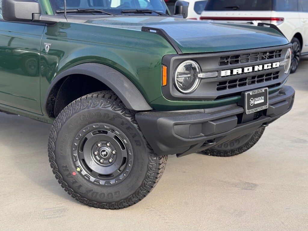 2025 Ford Bronco Base photo 3
