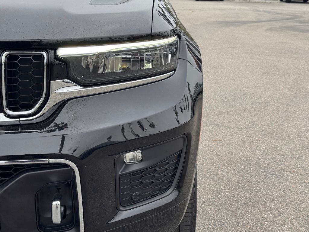 2023 Jeep Grand Cherokee Overland photo 3