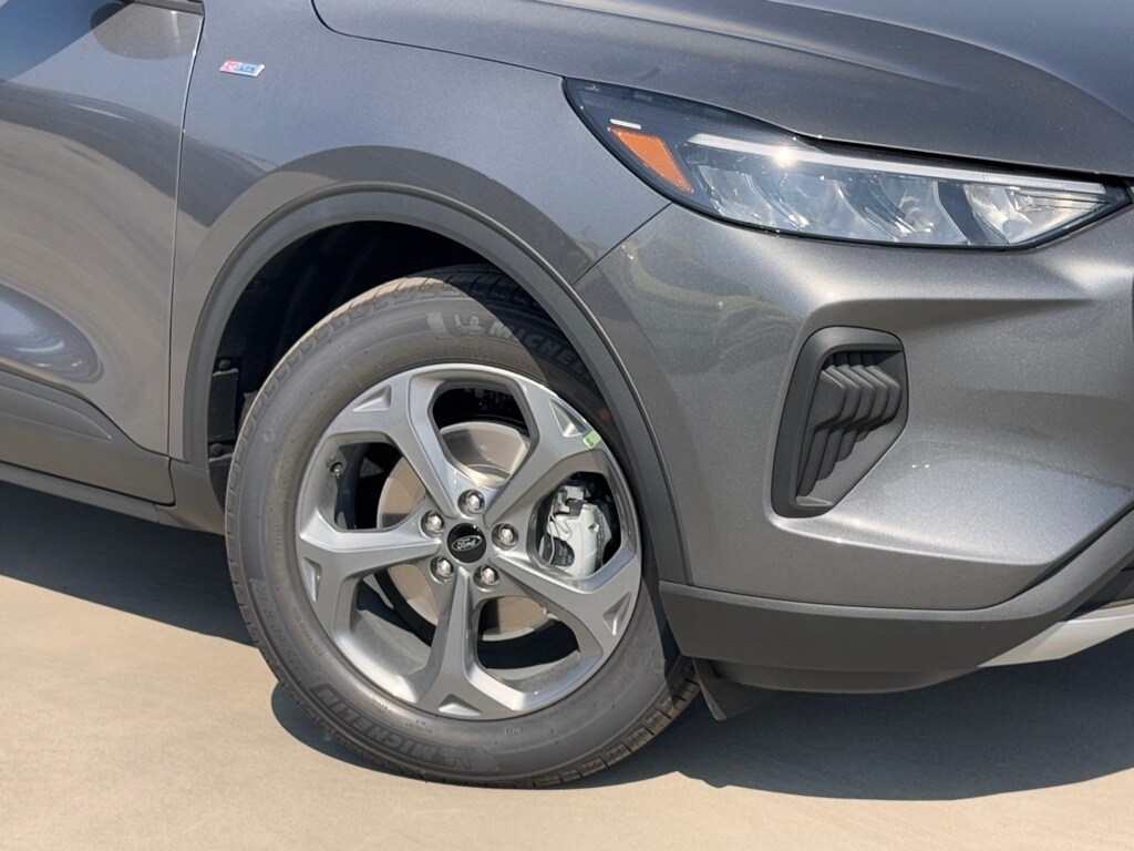2025 Ford Escape ST-Line photo 3