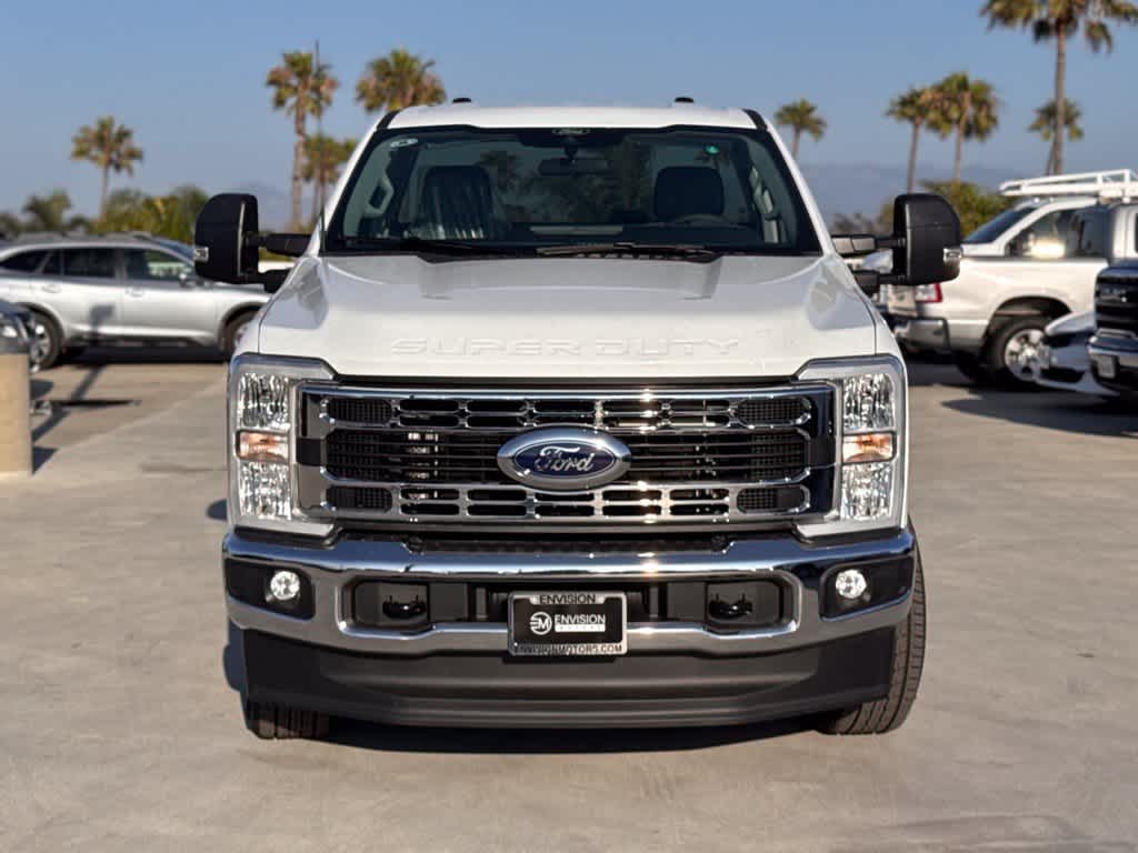 2025 Ford F-350 Super Duty XLT - Photo 6