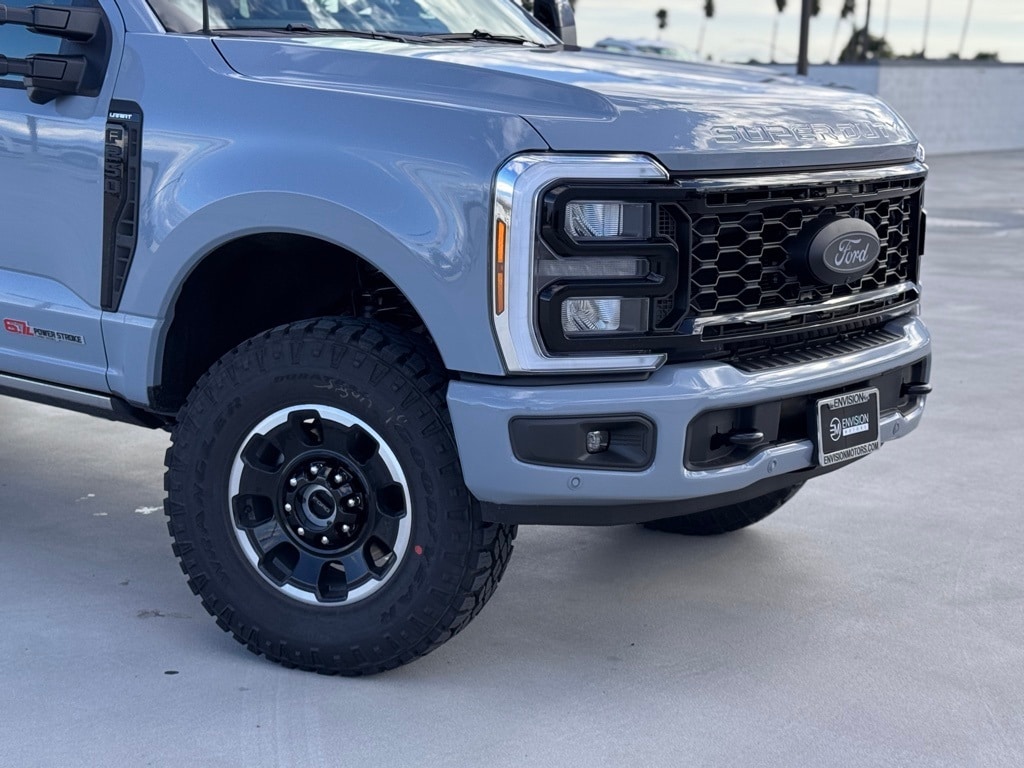 2026 Ford F-250 Lariat photo 4