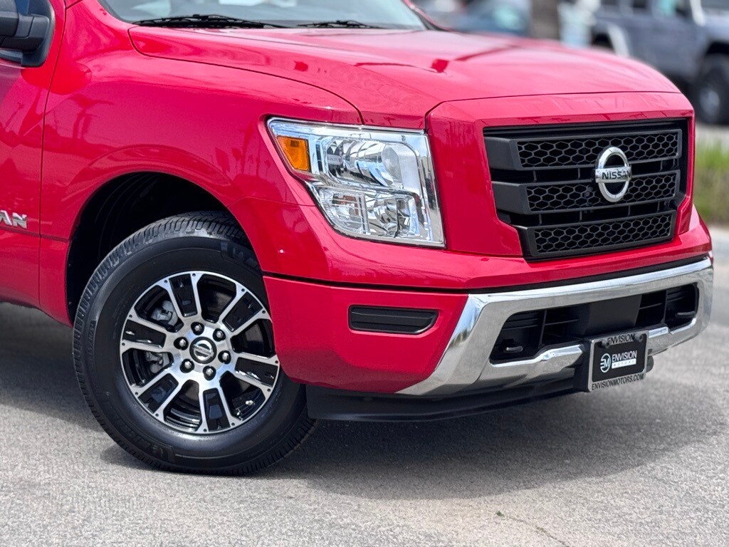 2022 Nissan Titan SV photo 3