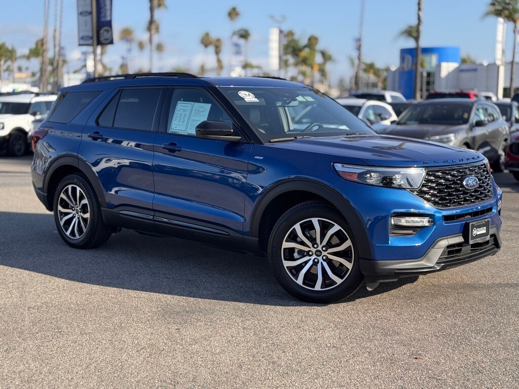 2023 Ford Explorer ST-Line photo 2
