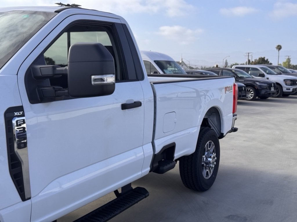 2025 Ford F-350 Super Duty XLT - Photo 9