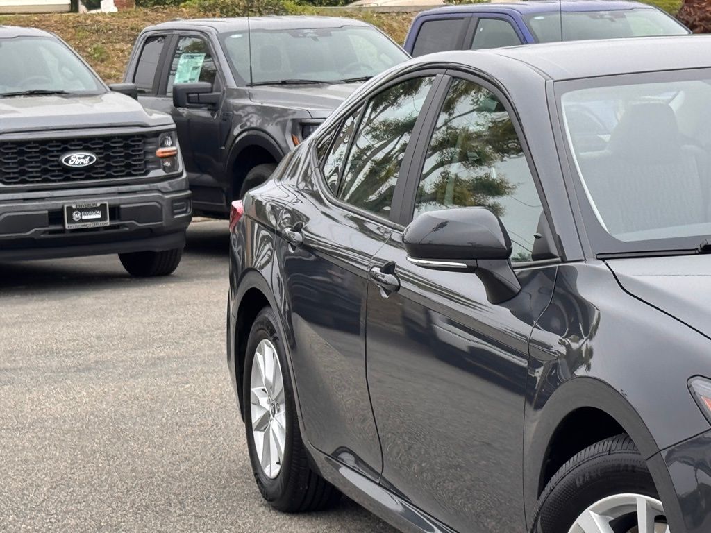 2025 Toyota Camry LE photo 4