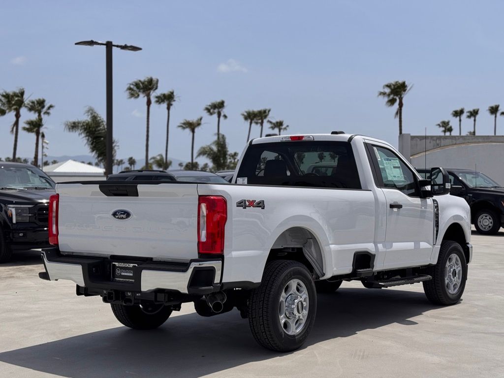 2025 Ford F-350 Super Duty XLT - Photo 12
