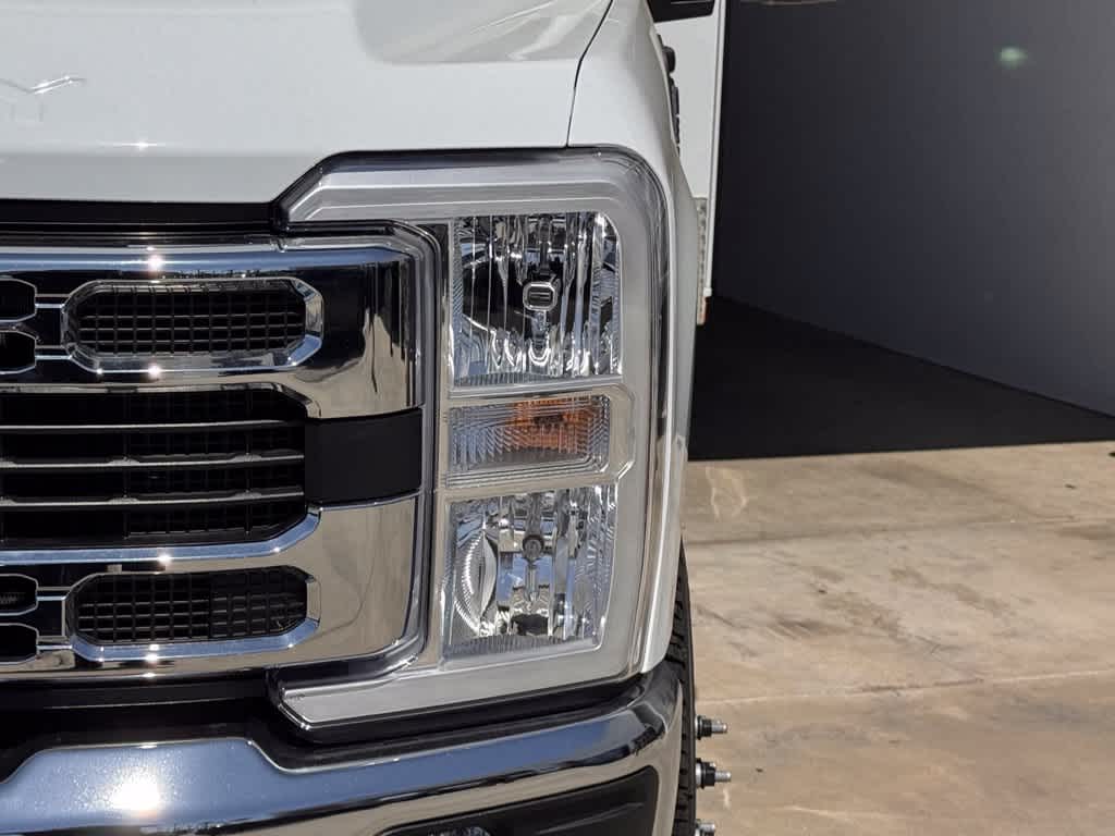 2025 Ford F-350 Super Duty Chassis Cab XL - Photo 8