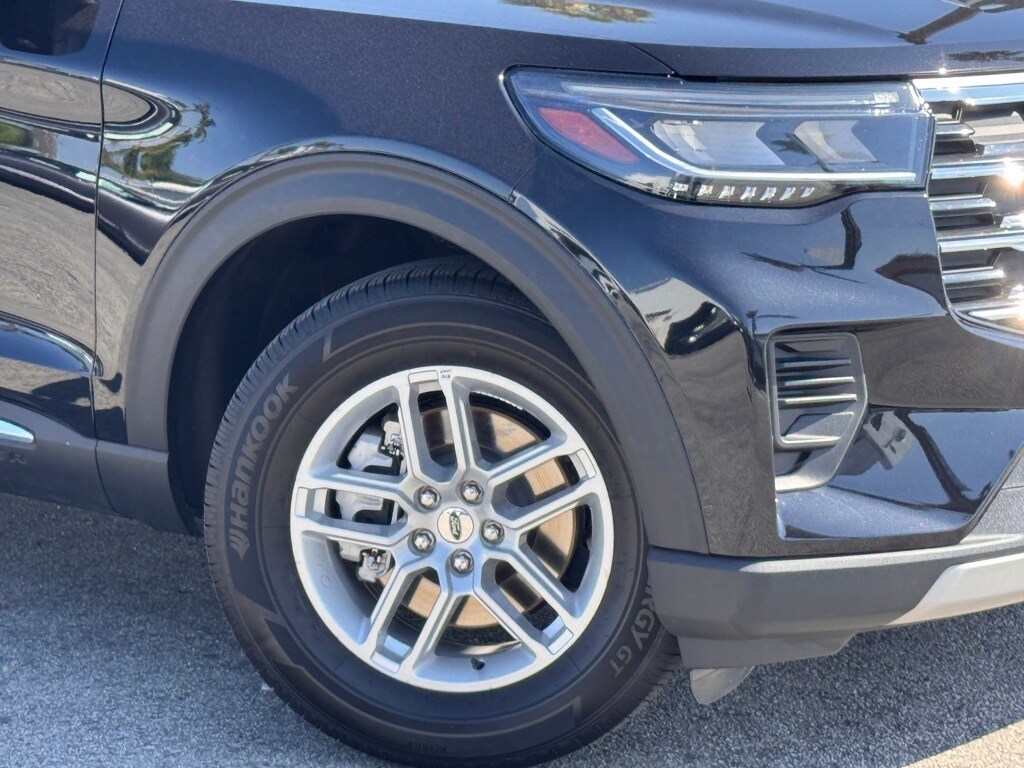 2025 Ford Explorer photo 4