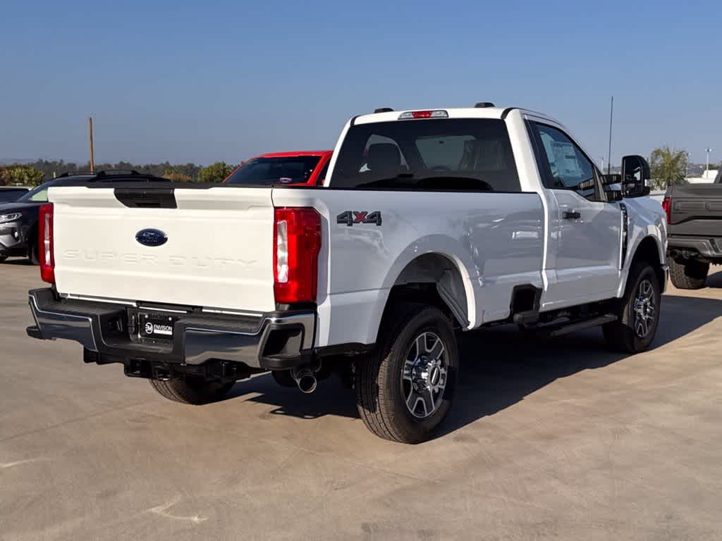 2025 Ford F-350 Super Duty XLT - Photo 12