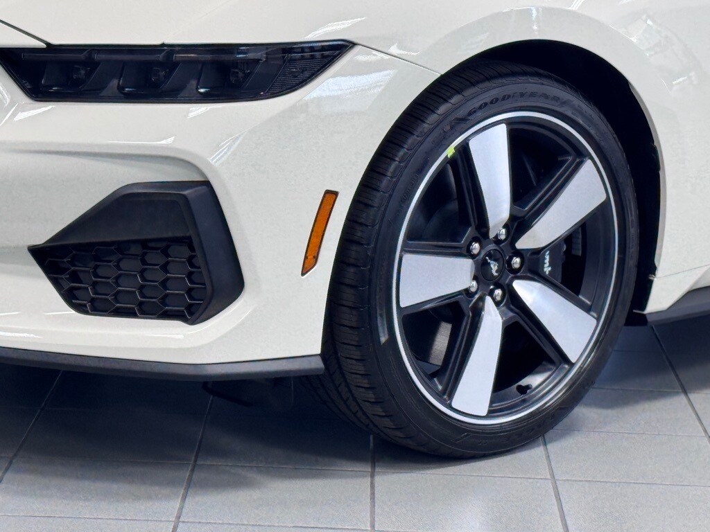 2025 Ford Mustang GT Premium photo 4