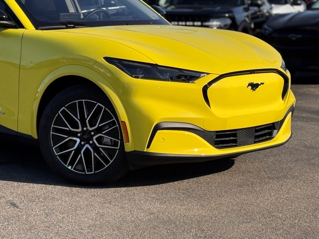2025 Ford Mustang Mach-E Premium photo 3