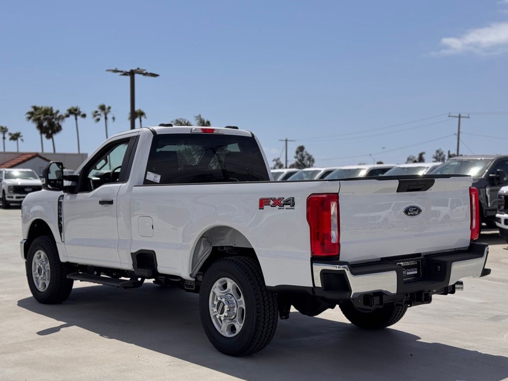 2025 Ford F-350 Super Duty XLT - Photo 10