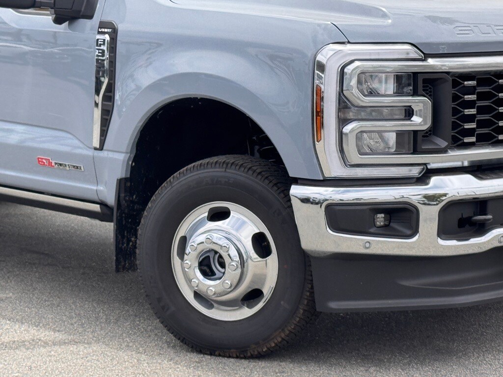 2025 Ford F-350 XL photo 4