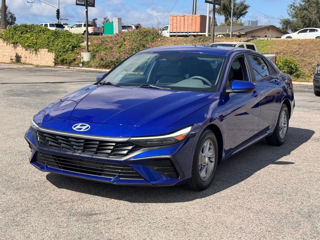 2024 Hyundai Elantra SE photo 6