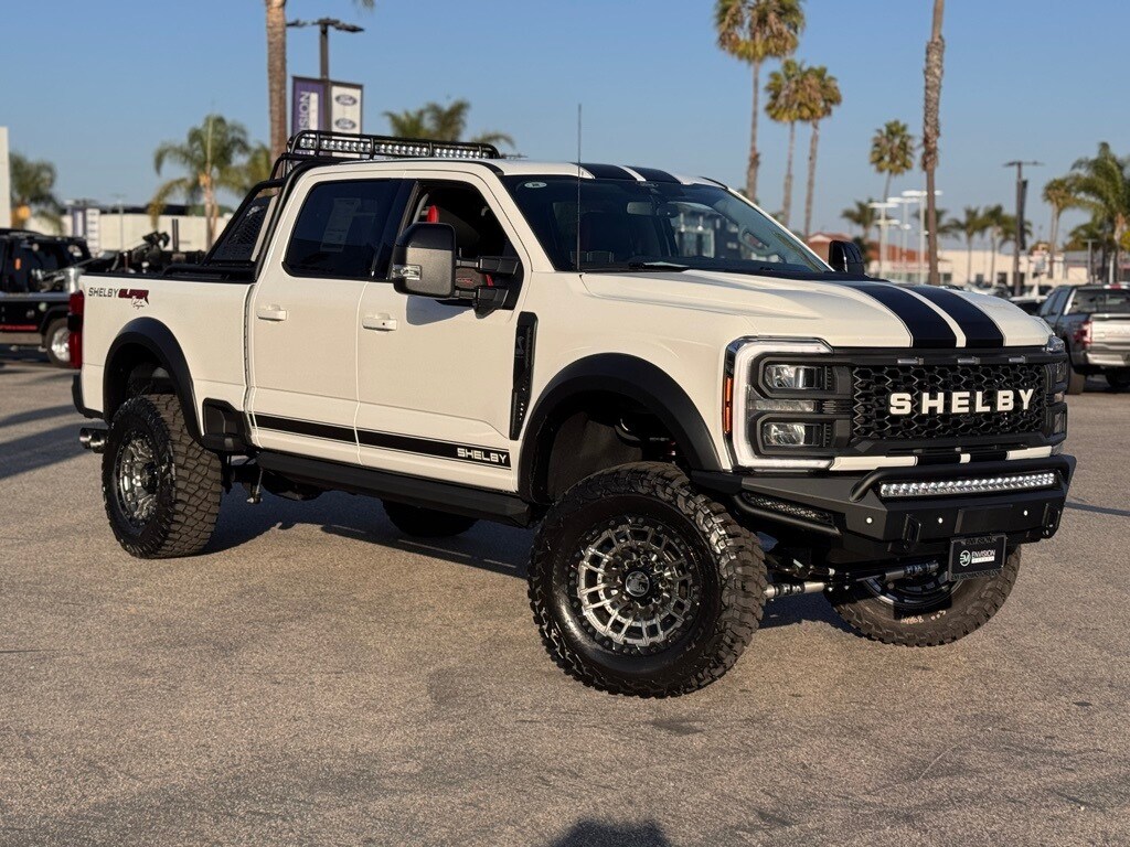 2025 Ford F-250 Lariat photo 2