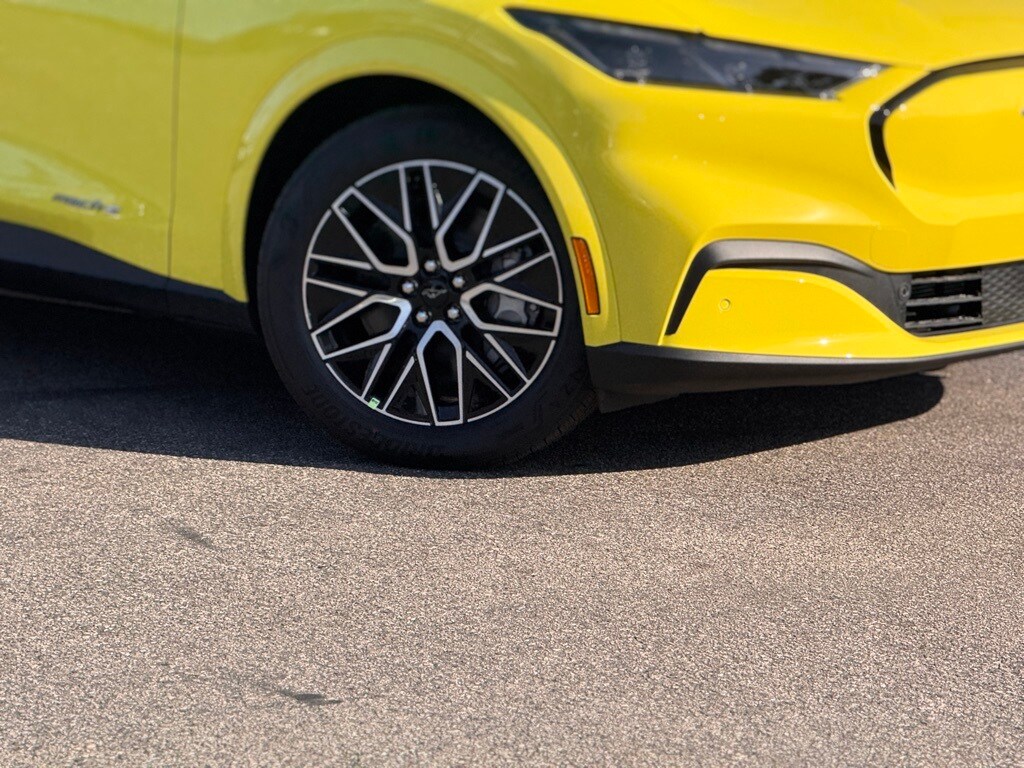 2025 Ford Mustang Mach-E Premium photo 4