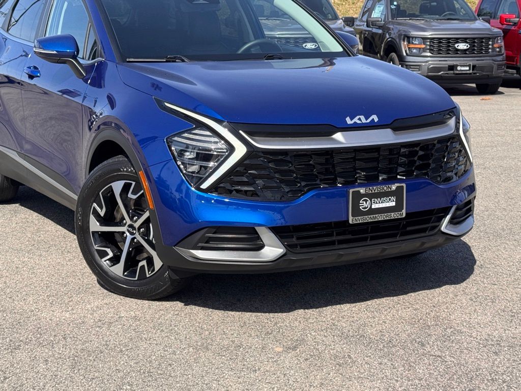 2024 Kia Sportage EX photo 2