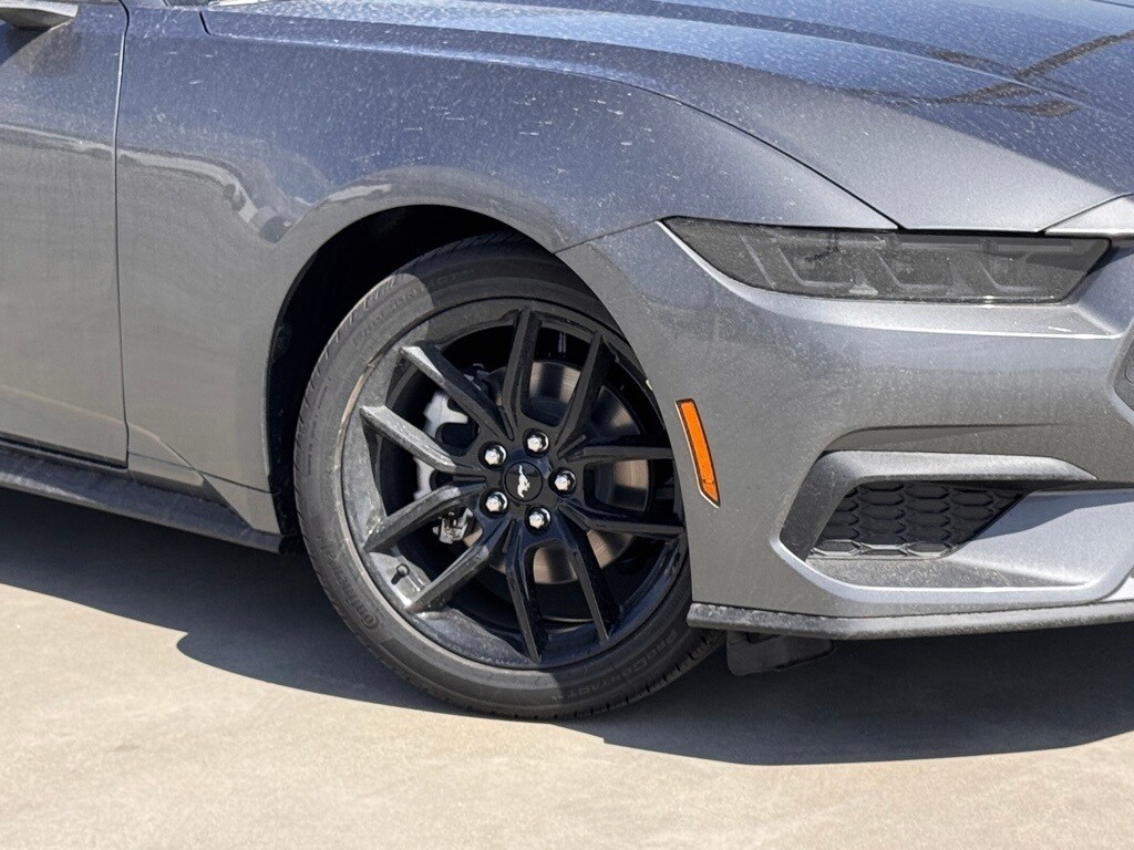2025 Ford Mustang EcoBoost photo 4