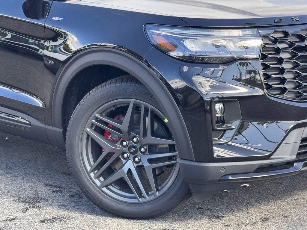 2026 Ford Explorer ST-Line photo 4