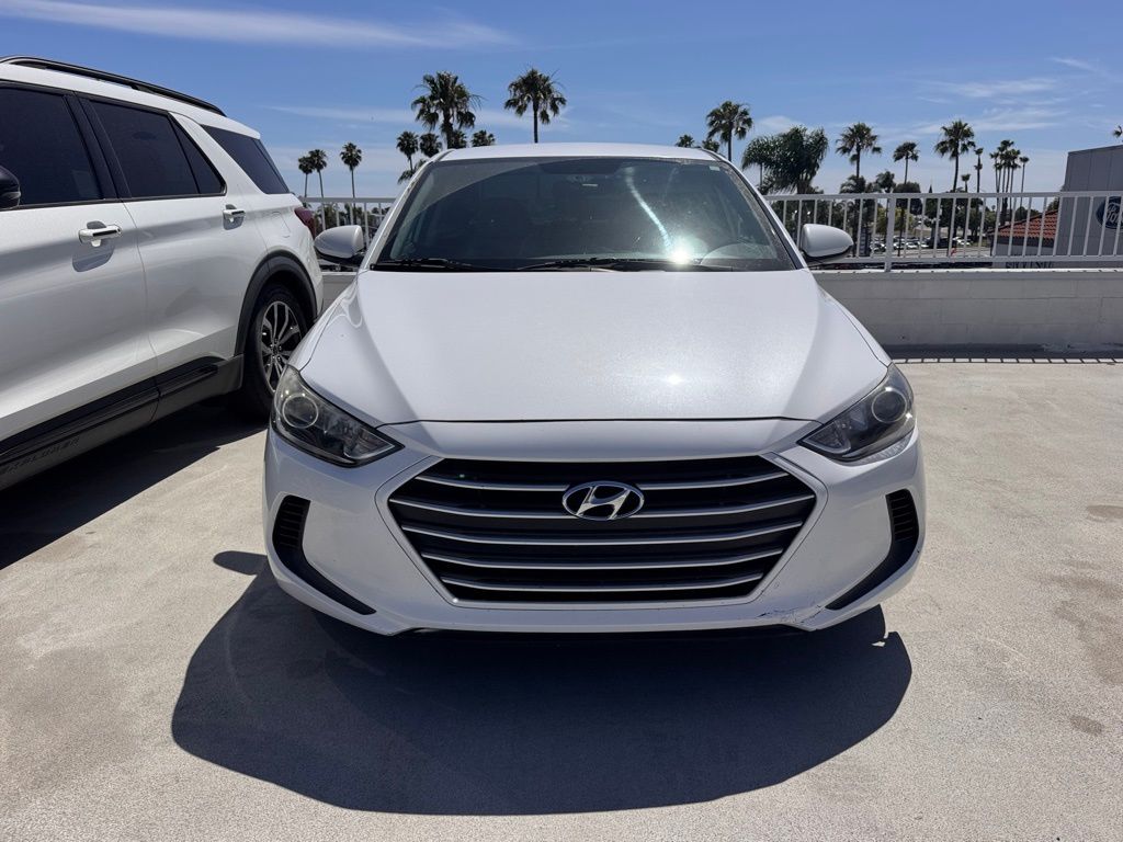 2017 Hyundai Elantra photo 2