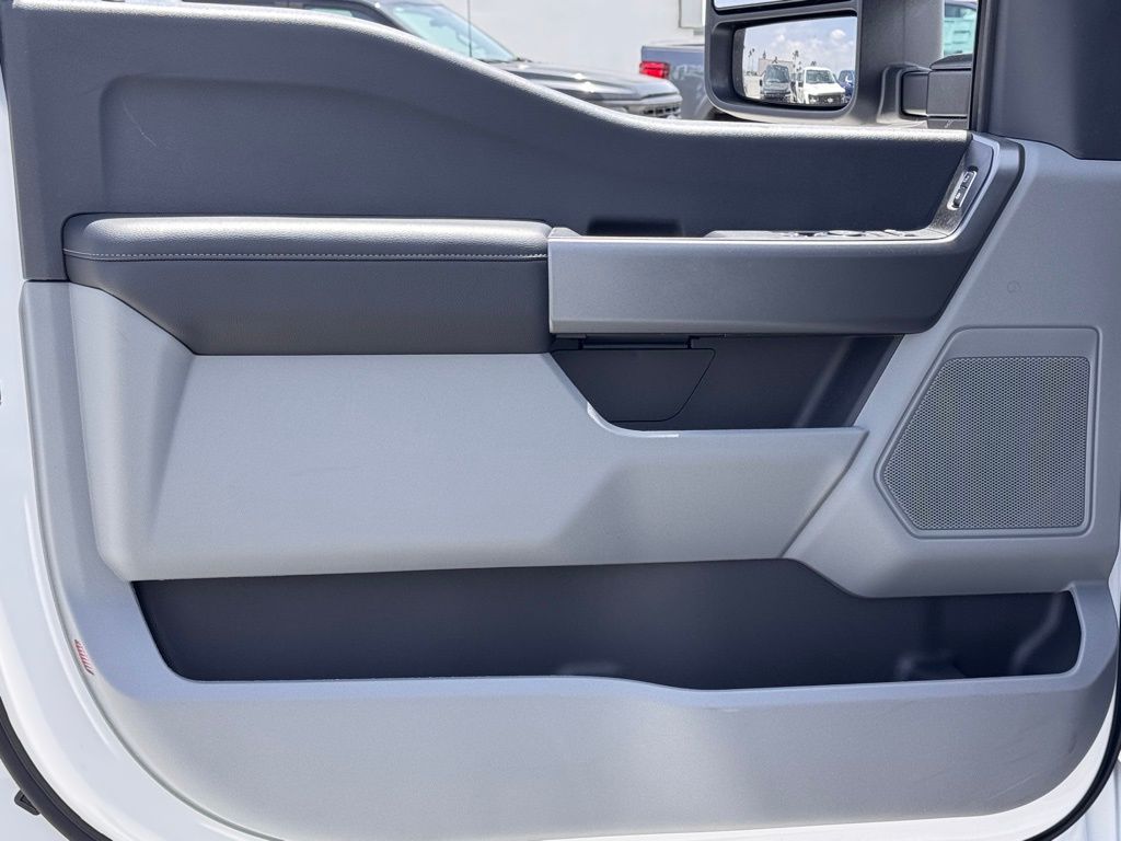 2025 Ford F-350 Super Duty XLT - Photo 16
