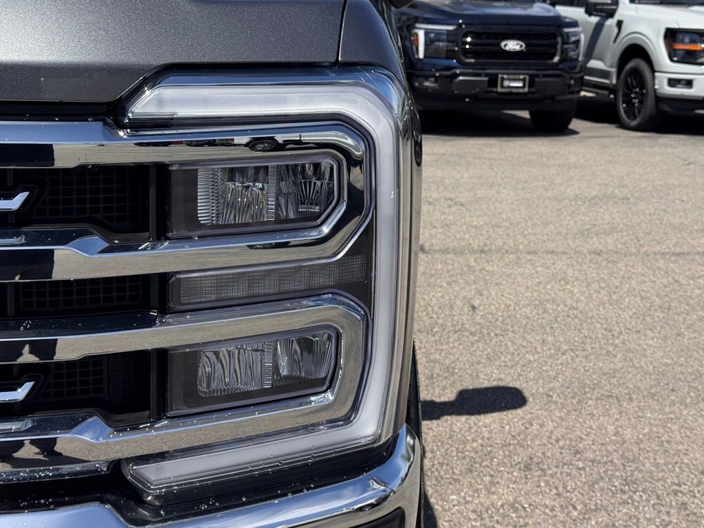 2024 Ford F-250 photo 3