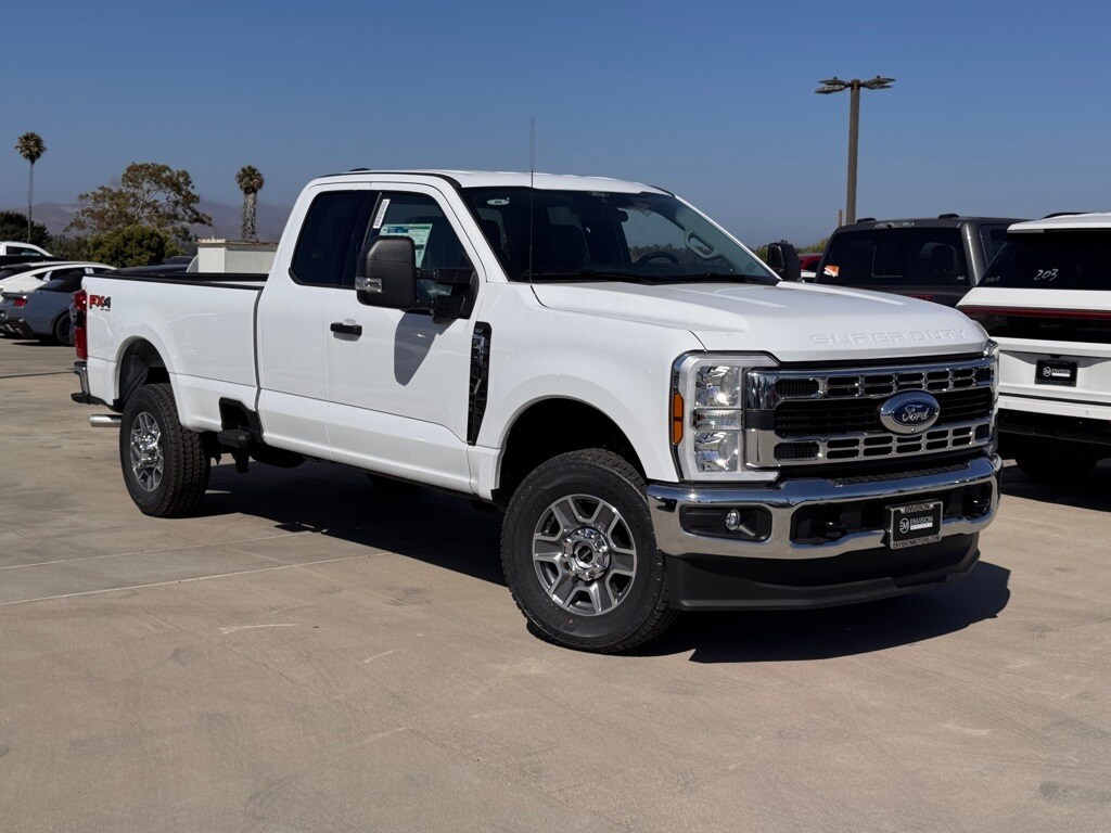 2025 Ford F-350 XLT photo 2
