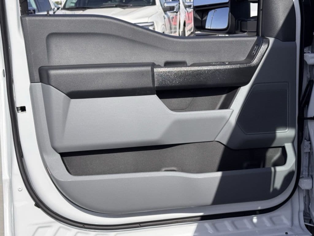2025 Ford F-350 Super Duty XL - Photo 14