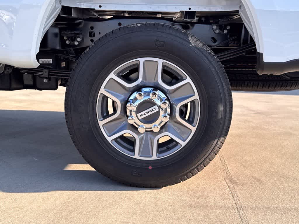 2025 Ford F-350 Super Duty XLT - Photo 14