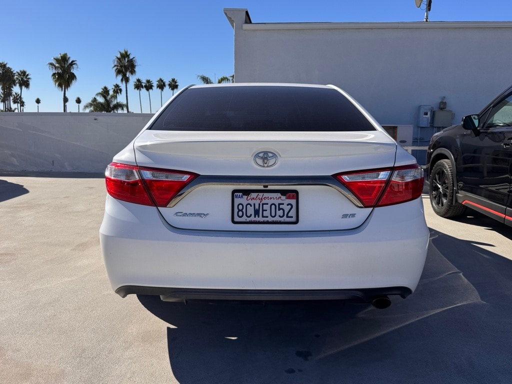 Used 2016 Toyota Camry SE Sedan