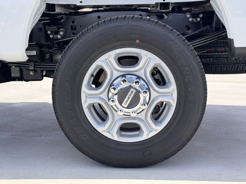 2025 Ford F-350 Super Duty XLT - Photo 14