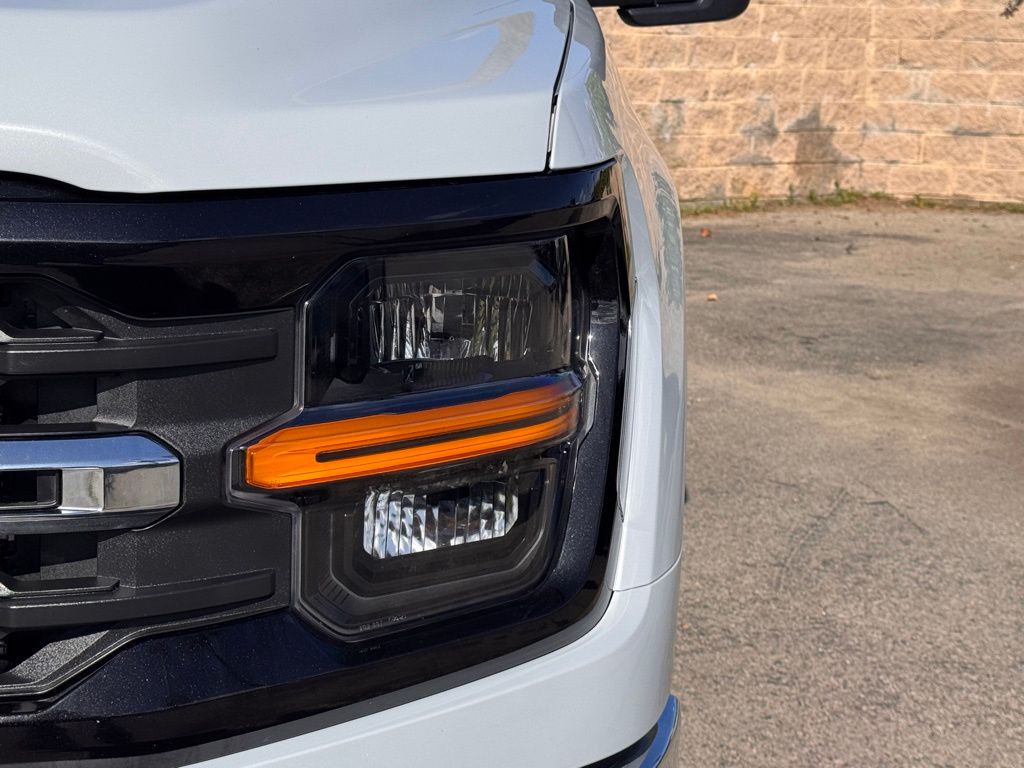 2025 Ford F-150 XLT photo 3