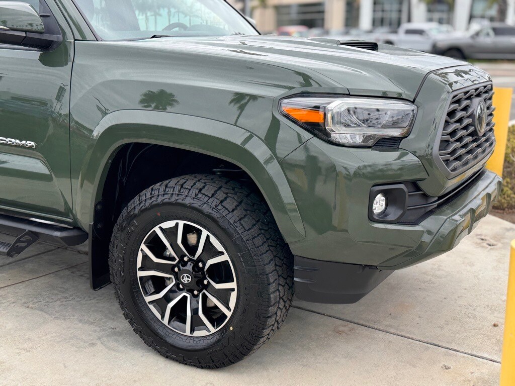 2021 Toyota Tacoma TRD Sport V6 photo 3