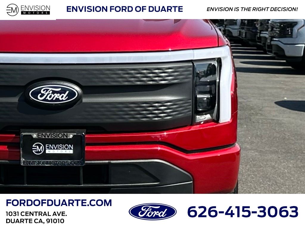 2025 Ford F-150 Lightning XLT photo 3