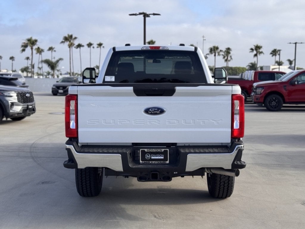 2025 Ford F-350 Super Duty XLT - Photo 11