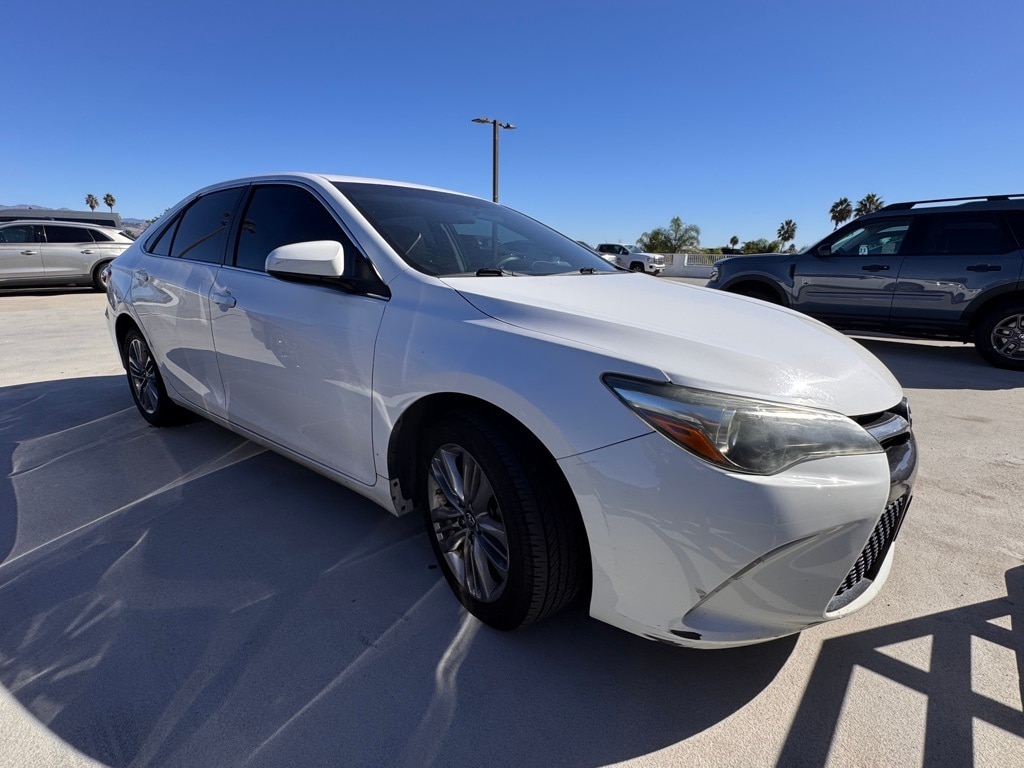 Used 2016 Toyota Camry SE Sedan