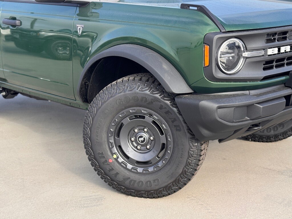 2025 Ford Bronco Base photo 4
